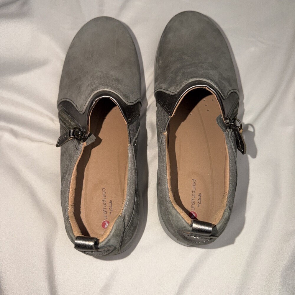 Clarks UnAdorned Women’s Shoes, Taupe, Size 8.5 wide Width , Zipper